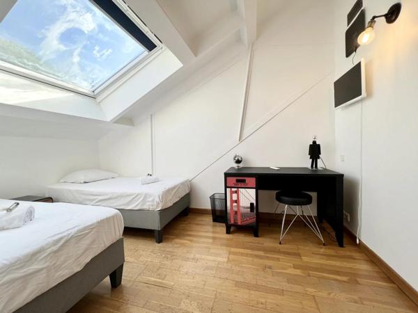 Loft
         5 pièces
        - 180 m² 895 000 € *