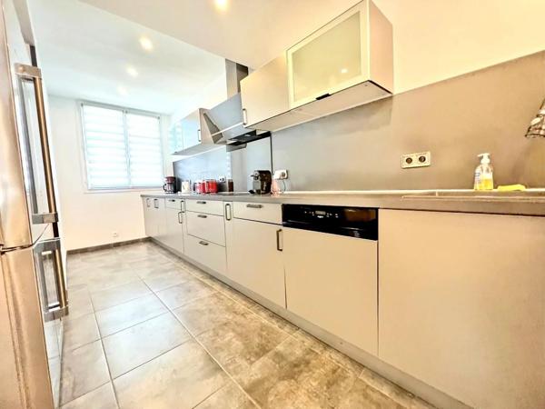 Loft
         5 pièces
        - 180 m² 895 000 € *