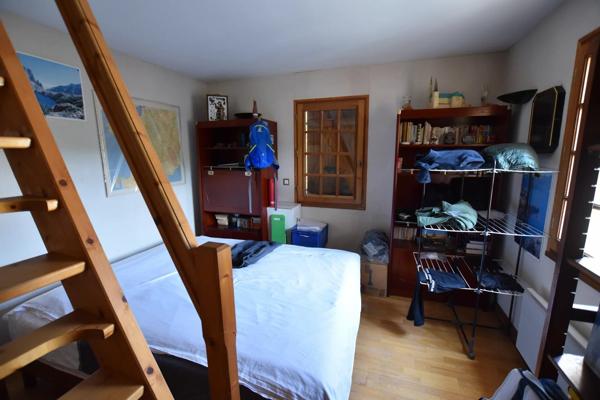 Ensemble immobilier, 200 m² habitables, Maison, Gîte, Piscine et dépendances.