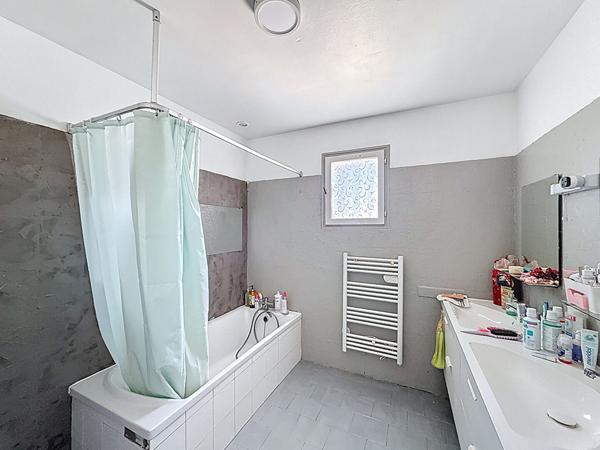 Maison Saint Maximin La Sainte Baume 6 pièces 141 m2 au calme