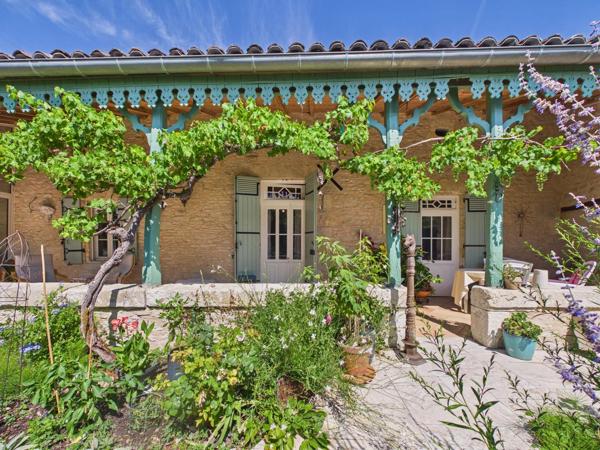 Charmante ferme avec maison d'amis, grange, piscine et vue panoramique sur la campagne