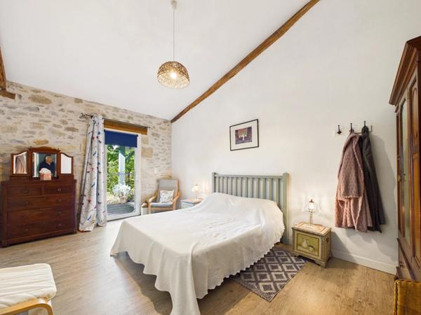 Charmante ferme avec maison d'amis, grange, piscine et vue panoramique sur la campagne