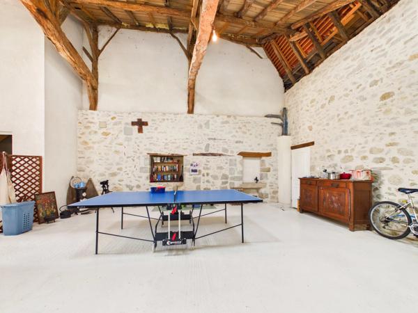 Charmante ferme avec maison d'amis, grange, piscine et vue panoramique sur la campagne