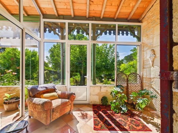 Charmante ferme avec maison d'amis, grange, piscine et vue panoramique sur la campagne