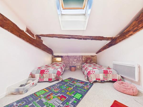 Charmante ferme avec maison d'amis, grange, piscine et vue panoramique sur la campagne