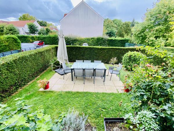 🔥 ULTRA RARE EN HYPER-CENTRE – APPARTEMENT 3 PIÈCES AVEC JARDIN DE 150 m² – COMME UNE MAISON – 2 PARKINGS – AUCUN TRAVAUX

Ce type de bien ne se présente presque jamais sur le marché.
Un appartement clé en main, en rez-de-chaussée, avec un jardin privatif de 150 m², en plein cœur de ville, et deux places de stationnement.

🌿 UN EXTÉRIEUR EXCEPTIONNEL, UN VRAI LUXE EN CENTRE-VILLE

Imaginez :
➡️ 150 m² de jardin privatif, sans vis-à-vis
➡️ Terrasse pour vos repas et moments de détente
➡️ Abri de jardin
➡️ Calme absolu malgré un emplacement central

👉 Un véritable esprit maison, tout en conservant les avantages d’un appartement.

🏡 UN APPARTEMENT RÉNOVÉ AVEC GOÛT – ZÉRO TRAVAUX

Situé en rez-de-chaussée d’une résidence de standing récente (2002), cet appartement 3 pièces de 65 m² a été entièrement rénové avec soin.

Il se compose de :
Un séjour lumineux et convivial
Une cuisine moderne entièrement équipée
Deux chambres confortables
Une salle d’eau contemporaine
WC séparé
Un espace buanderie fonctionnel
Une loggia ouverte sur le jardin

➡️ Aucun travaux à prévoir
➡️ Décoration actuelle et prestations soignées
➡️ Volumes optimisés et circulation fluide

🚗 CONFORT & PRATICITÉ AU QUOTIDIEN

Deux places de parking privatives, accès PMR / handicapé, chauffage individuel électrique, Charges maîtrisées ,résidence calme et sécurisée

📍 EMPLACEMENT PREMIUM : TOUT À PIED

Hyper-centre de Claye-Souilly, à proximité immédiate :
✔ Commerces ✔ Écoles ✔ Transports ✔ Services

📌 Un emplacement recherché, à forte valeur patrimoniale, idéal pour une résidence principale ou un investissement sécurisé.

⭐ POURQUOI CE BIEN EST AU-DESSUS DES AUTRES ?

✔ Jardin de 150 m² (quasi introuvable en appartement) ✔ Rez-de-chaussée recherché ✔ Aucun travaux ✔ Deux parkings ✔ Résidence récente ✔ Hyper-centre ✔ Bien rare et non comparable sur le secteur

📊 DPE : D – GES : B

⚠️ BIEN TRÈS RARE – DEMANDE FORTE SUR CE TYPE DE PRODUIT
Une opportunité à saisir rapidement.

📞 Contactez-moi sans tarder pour une visite
Les biens réunissant jardin + centre-ville + stationnement se vendent très rapidement.