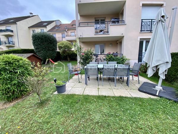 🔥 ULTRA RARE EN HYPER-CENTRE – APPARTEMENT 3 PIÈCES AVEC JARDIN DE 150 m² – COMME UNE MAISON – 2 PARKINGS – AUCUN TRAVAUX

Ce type de bien ne se présente presque jamais sur le marché.
Un appartement clé en main, en rez-de-chaussée, avec un jardin privatif de 150 m², en plein cœur de ville, et deux places de stationnement.

🌿 UN EXTÉRIEUR EXCEPTIONNEL, UN VRAI LUXE EN CENTRE-VILLE

Imaginez :
➡️ 150 m² de jardin privatif, sans vis-à-vis
➡️ Terrasse pour vos repas et moments de détente
➡️ Abri de jardin
➡️ Calme absolu malgré un emplacement central

👉 Un véritable esprit maison, tout en conservant les avantages d’un appartement.

🏡 UN APPARTEMENT RÉNOVÉ AVEC GOÛT – ZÉRO TRAVAUX

Situé en rez-de-chaussée d’une résidence de standing récente (2002), cet appartement 3 pièces de 65 m² a été entièrement rénové avec soin.

Il se compose de :
Un séjour lumineux et convivial
Une cuisine moderne entièrement équipée
Deux chambres confortables
Une salle d’eau contemporaine
WC séparé
Un espace buanderie fonctionnel
Une loggia ouverte sur le jardin

➡️ Aucun travaux à prévoir
➡️ Décoration actuelle et prestations soignées
➡️ Volumes optimisés et circulation fluide

🚗 CONFORT & PRATICITÉ AU QUOTIDIEN

Deux places de parking privatives, accès PMR / handicapé, chauffage individuel électrique, Charges maîtrisées ,résidence calme et sécurisée

📍 EMPLACEMENT PREMIUM : TOUT À PIED

Hyper-centre de Claye-Souilly, à proximité immédiate :
✔ Commerces ✔ Écoles ✔ Transports ✔ Services

📌 Un emplacement recherché, à forte valeur patrimoniale, idéal pour une résidence principale ou un investissement sécurisé.

⭐ POURQUOI CE BIEN EST AU-DESSUS DES AUTRES ?

✔ Jardin de 150 m² (quasi introuvable en appartement) ✔ Rez-de-chaussée recherché ✔ Aucun travaux ✔ Deux parkings ✔ Résidence récente ✔ Hyper-centre ✔ Bien rare et non comparable sur le secteur

📊 DPE : D – GES : B

⚠️ BIEN TRÈS RARE – DEMANDE FORTE SUR CE TYPE DE PRODUIT
Une opportunité à saisir rapidement.

📞 Contactez-moi sans tarder pour une visite
Les biens réunissant jardin + centre-ville + stationnement se vendent très rapidement.