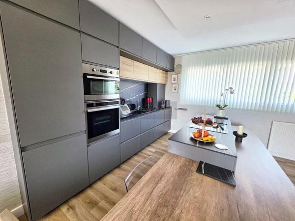 Vente                                                      Maison
                        
                     4 pièces                      92 m2                     à Brest