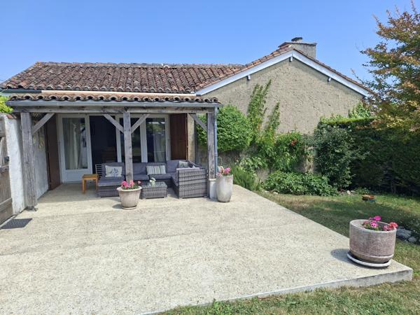 Propriété en pierre en excellent état avec piscine chauffée