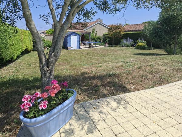 Propriété en pierre en excellent état avec piscine chauffée