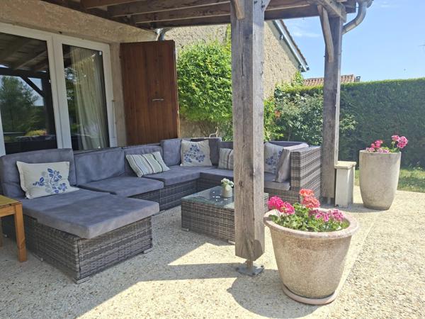 Propriété en pierre en excellent état avec piscine chauffée