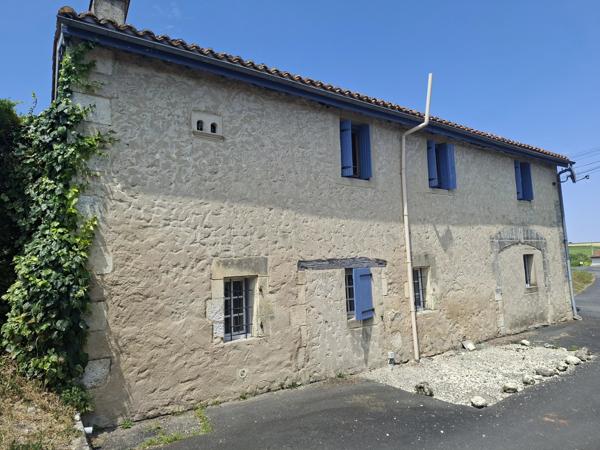 Propriété en pierre en excellent état avec piscine chauffée
