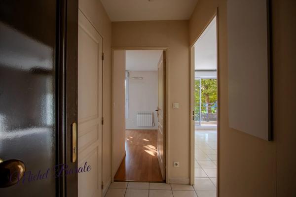 Appartement Tassin-la-Demi-Lune – 38 m² avec terrasse et garage, idéalement situé.