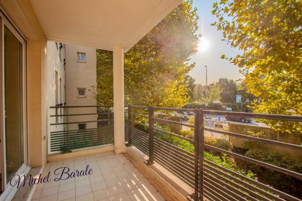 Appartement Tassin-la-Demi-Lune – 38 m² avec terrasse et garage, idéalement situé.