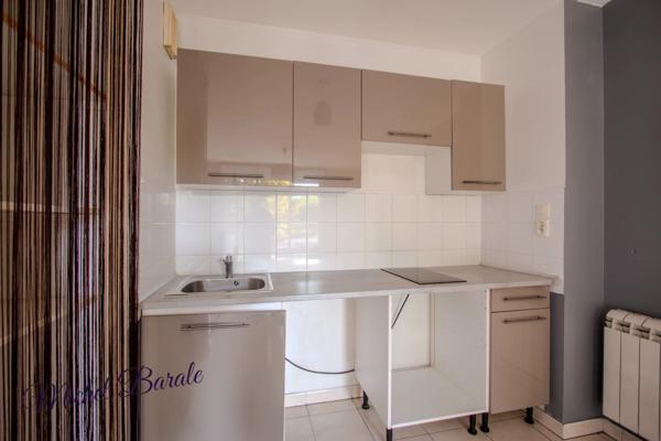 Appartement Tassin-la-Demi-Lune – 38 m² avec terrasse et garage, idéalement situé.