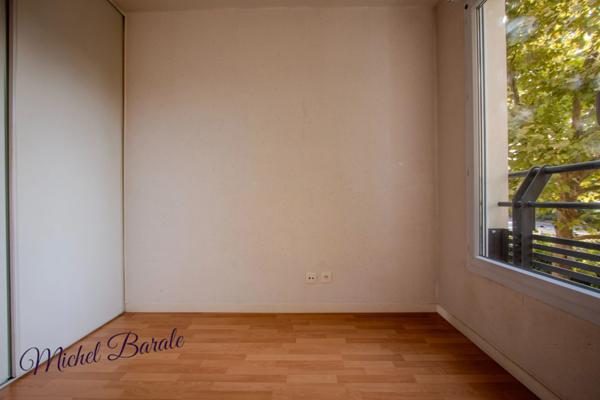 Appartement Tassin-la-Demi-Lune – 38 m² avec terrasse et garage, idéalement situé.