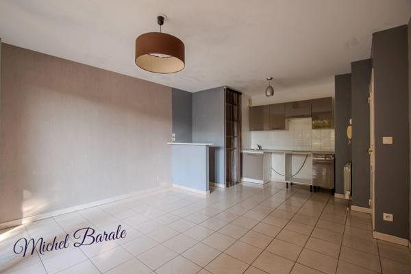 Appartement Tassin-la-Demi-Lune – 38 m² avec terrasse et garage, idéalement situé.
