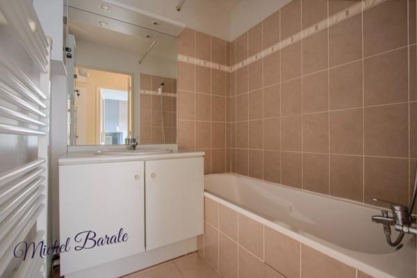 Appartement Tassin-la-Demi-Lune – 38 m² avec terrasse et garage, idéalement situé.