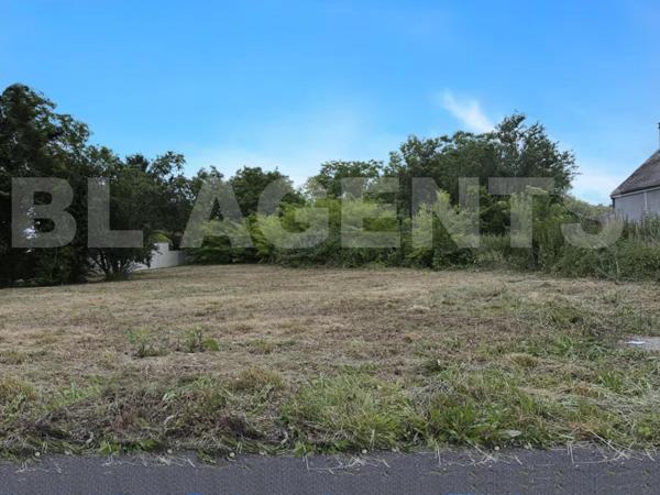 BARBEY – RARE SUR LE SECTEUR ! GRAND TERRAIN CONSTRUCTIBLE VIABILISÉ AVEC PUITS !