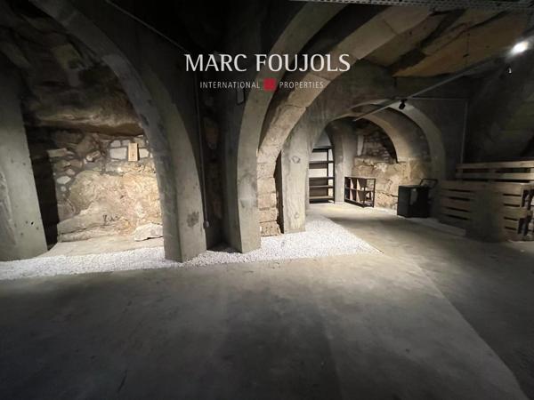 CHANTILLY CENTRE – Local commercial avec espace atypique en sous-sol