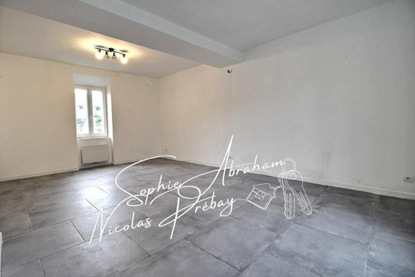 Maison avec jardin. Centre ville, proche des commerces, écoles et gare SNCF