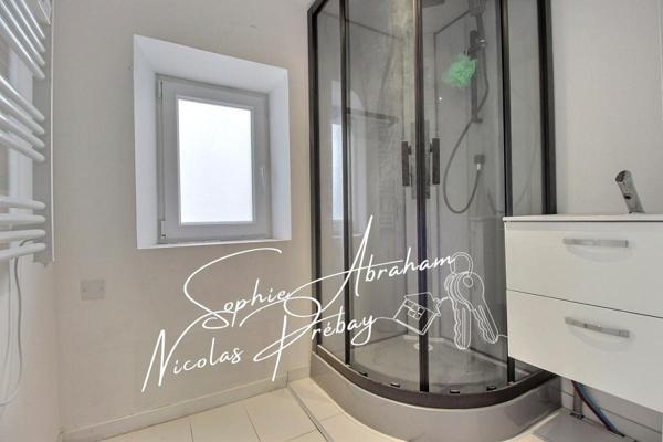 Maison avec jardin. Centre ville, proche des commerces, écoles et gare SNCF