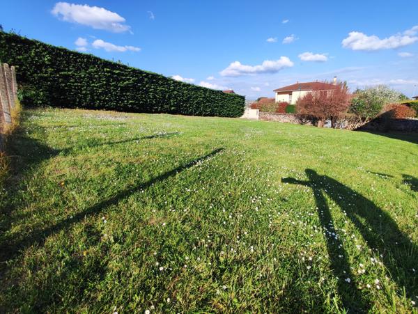 Morancé (69480) À SAISIR – Terrain rare au cœur du charmant village de Morancé !