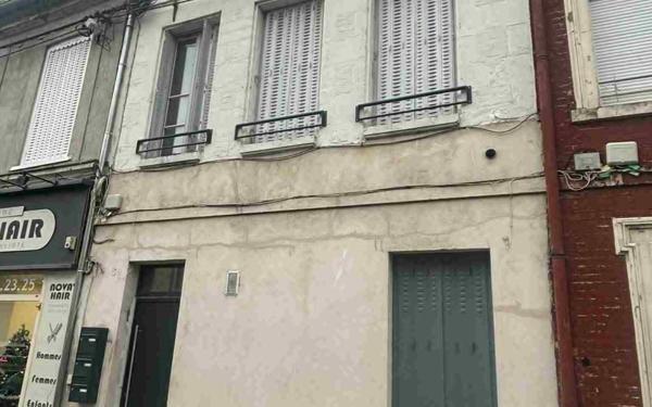 Immeuble à vendre    2 pièces •  La Fère