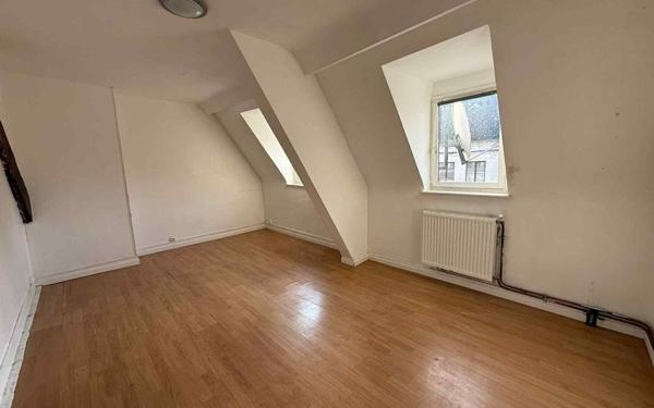 Immeuble à vendre    2 pièces •  La Fère