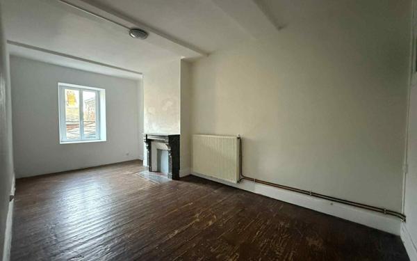 Immeuble à vendre    2 pièces •  La Fère