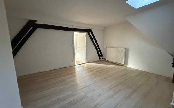 Immeuble à vendre    2 pièces •  La Fère