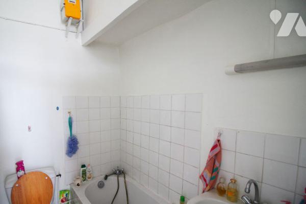 Appartement T2 (à rafraîchir) de 43m2 Carrez dans le quartier des Chartreux (4e).