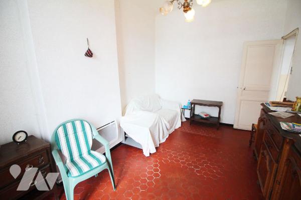 Appartement T2 (à rafraîchir) de 43m2 Carrez dans le quartier des Chartreux (4e).