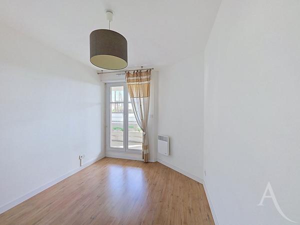 Mantes la Joie - Appartement T4 de 86.01 m² - 3 chambres - parking - proche gare