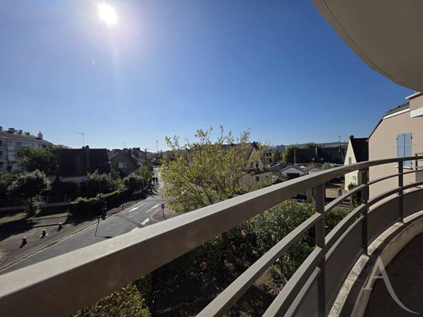 Mantes la Joie - Appartement T4 de 86.01 m² - 3 chambres - parking - proche gare