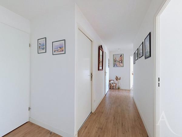 Mantes la Joie - Appartement T4 de 86.01 m² - 3 chambres - parking - proche gare