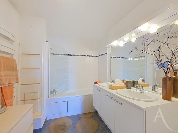 Mantes la Joie - Appartement T4 de 86.01 m² - 3 chambres - parking - proche gare
