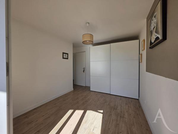 Mantes la Joie - Appartement T4 de 86.01 m² - 3 chambres - parking - proche gare