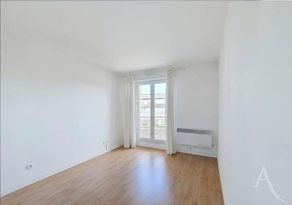 Mantes la Joie - Appartement T4 de 86.01 m² - 3 chambres - parking - proche gare