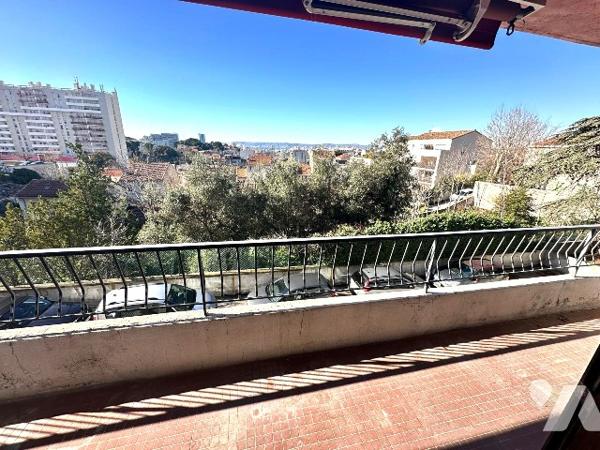 Appartement T3/T4 + terrasse et balconnet au 1er étage + cave et box-garage