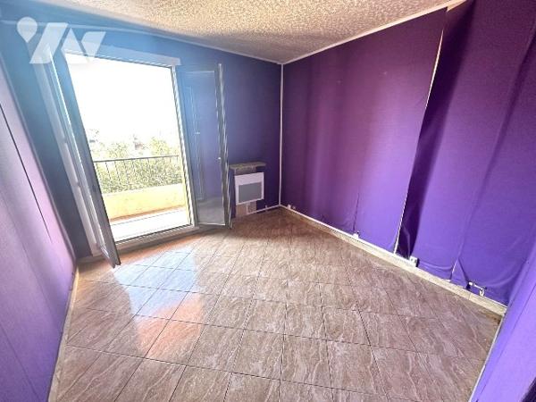 Appartement T3/T4 + terrasse et balconnet au 1er étage + cave et box-garage