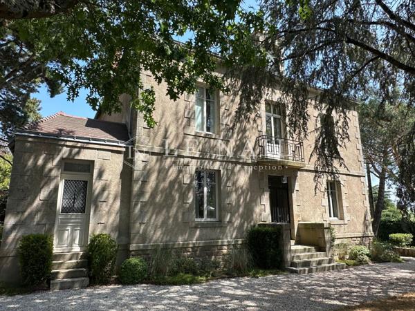 Demeure bourgeoise à la restauration d'exception dans le centre de Clisson
