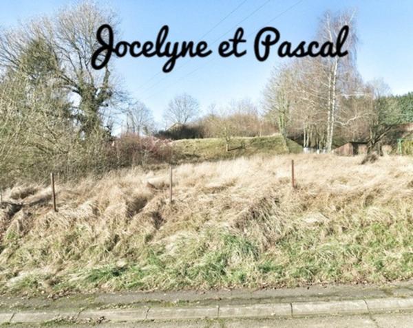 BEAU TERRAIN CONSTRUCTIBLE DE 30 ARES