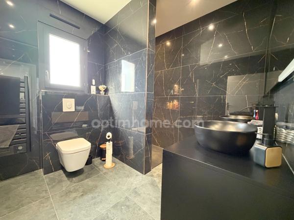 Maison contemporaine de plain-pied 128 m² habitables – DPE A – 3 chambres – Romorantin-Lanthenay (41200)