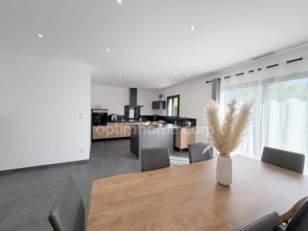 Maison contemporaine de plain-pied 128 m² habitables – DPE A – 3 chambres – Romorantin-Lanthenay (41200)