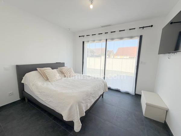 Maison contemporaine de plain-pied 128 m² habitables – DPE A – 3 chambres – Romorantin-Lanthenay (41200)