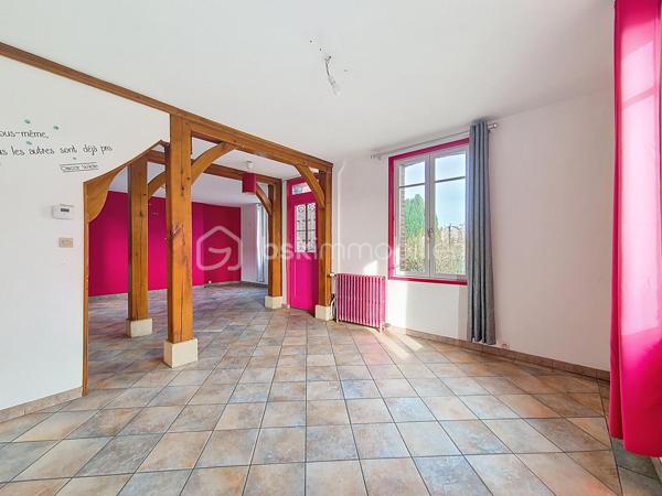 Coup de coeur pour cette jolie bâtisse en brique et silex, très atypique, datant de 1913, située en plein centre de Beuzeville !
Au rez-de-chaussée, vous profiterez d'une entrée, d'un spacieux séjour/salon baigné de lumière, d'une cuisine aménagée/équipée et d'un wc. Au 1er étage, un palier dessert une chambre avec placard, et une chambre avec salle d'eau et wc privatifs. Au 2ème étage, vous trouverez deux chambres, un bureau et un cabinet de toilettes. Ce bien bénéficie également d'une cave enterrée, avec son coin chaufferie. Elle est édifiée sur une parcelle d'environ 200 m², entièrement clôturée, avec un coin terrasse sous appentis, un abri de jardin, et un espace pour y stationner un véhicule. Contactez moi sans tarder pour en savoir plus et pour la visiter ! VISITE VIRTUELLE DISPONIBLE SUR DEMANDE