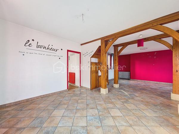 Coup de coeur pour cette jolie bâtisse en brique et silex, très atypique, datant de 1913, située en plein centre de Beuzeville !
Au rez-de-chaussée, vous profiterez d'une entrée, d'un spacieux séjour/salon baigné de lumière, d'une cuisine aménagée/équipée et d'un wc. Au 1er étage, un palier dessert une chambre avec placard, et une chambre avec salle d'eau et wc privatifs. Au 2ème étage, vous trouverez deux chambres, un bureau et un cabinet de toilettes. Ce bien bénéficie également d'une cave enterrée, avec son coin chaufferie. Elle est édifiée sur une parcelle d'environ 200 m², entièrement clôturée, avec un coin terrasse sous appentis, un abri de jardin, et un espace pour y stationner un véhicule. Contactez moi sans tarder pour en savoir plus et pour la visiter ! VISITE VIRTUELLE DISPONIBLE SUR DEMANDE