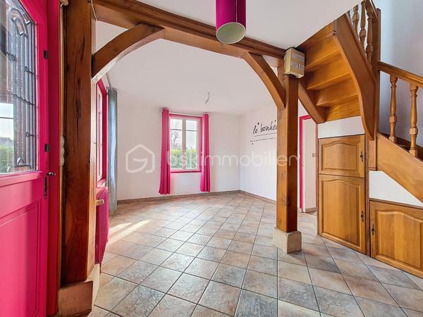 Coup de coeur pour cette jolie bâtisse en brique et silex, très atypique, datant de 1913, située en plein centre de Beuzeville !
Au rez-de-chaussée, vous profiterez d'une entrée, d'un spacieux séjour/salon baigné de lumière, d'une cuisine aménagée/équipée et d'un wc. Au 1er étage, un palier dessert une chambre avec placard, et une chambre avec salle d'eau et wc privatifs. Au 2ème étage, vous trouverez deux chambres, un bureau et un cabinet de toilettes. Ce bien bénéficie également d'une cave enterrée, avec son coin chaufferie. Elle est édifiée sur une parcelle d'environ 200 m², entièrement clôturée, avec un coin terrasse sous appentis, un abri de jardin, et un espace pour y stationner un véhicule. Contactez moi sans tarder pour en savoir plus et pour la visiter ! VISITE VIRTUELLE DISPONIBLE SUR DEMANDE