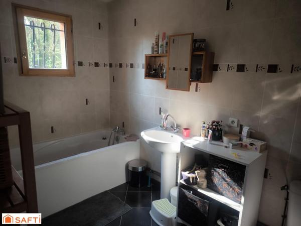 Maison de 2 chambres, plus 3 a créer à l'étage